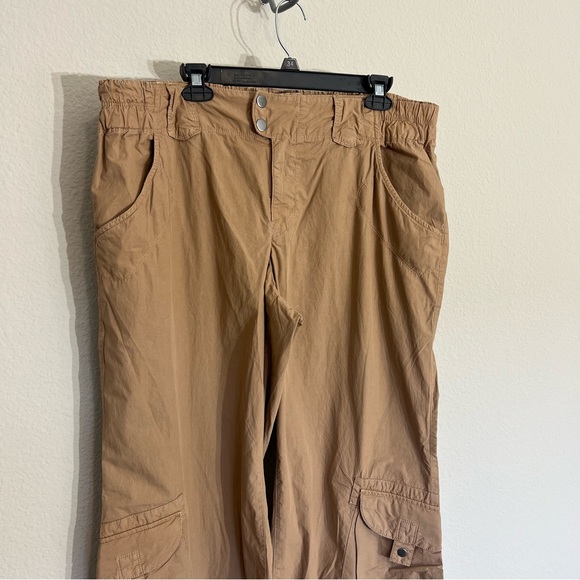NWT Anthropologie Pilcro low rise relaxed cargo flare pants tan cotton sz 33 - Picture 7 of 14